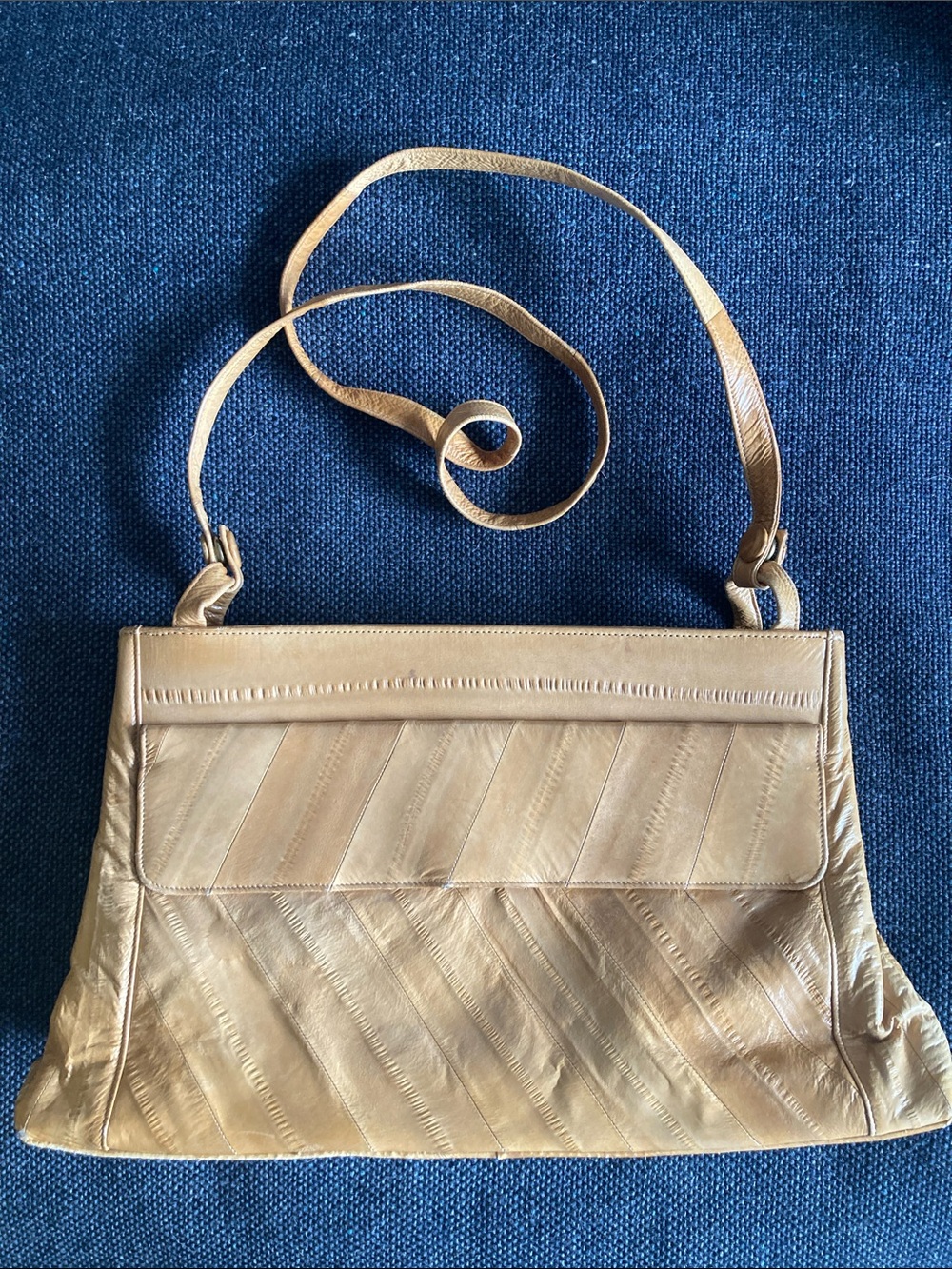 Vintage warm Tan Eel skin purse w/removable strap